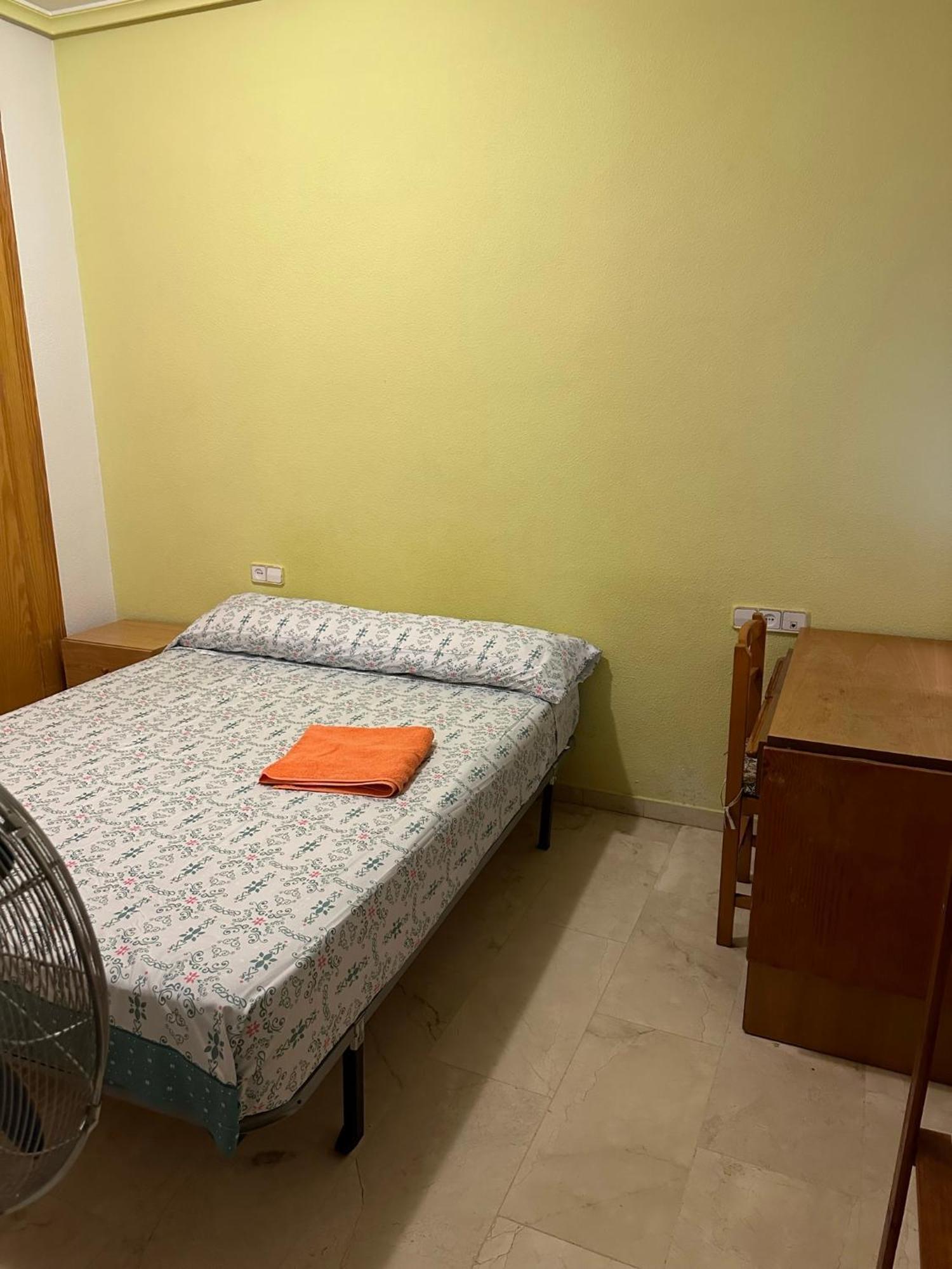 Economic Private Room In Center Of Granada Esterno foto