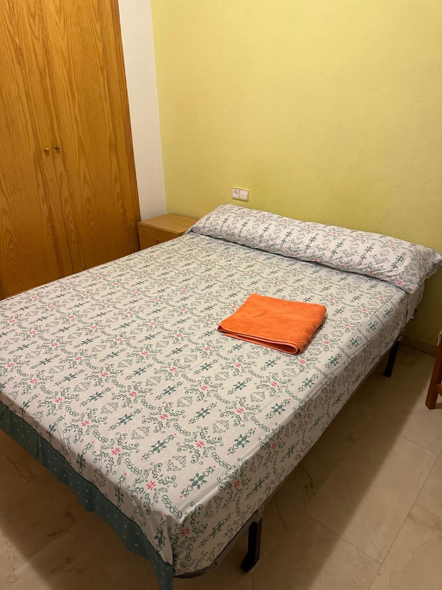 Economic Private Room In Center Of Granada Esterno foto